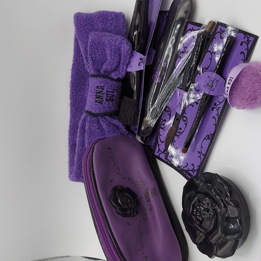 Anna Sui various makeup tools